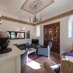 Casa Del Priore *